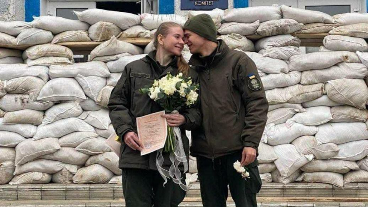 Ukrainian couple gets married, joins defence forces