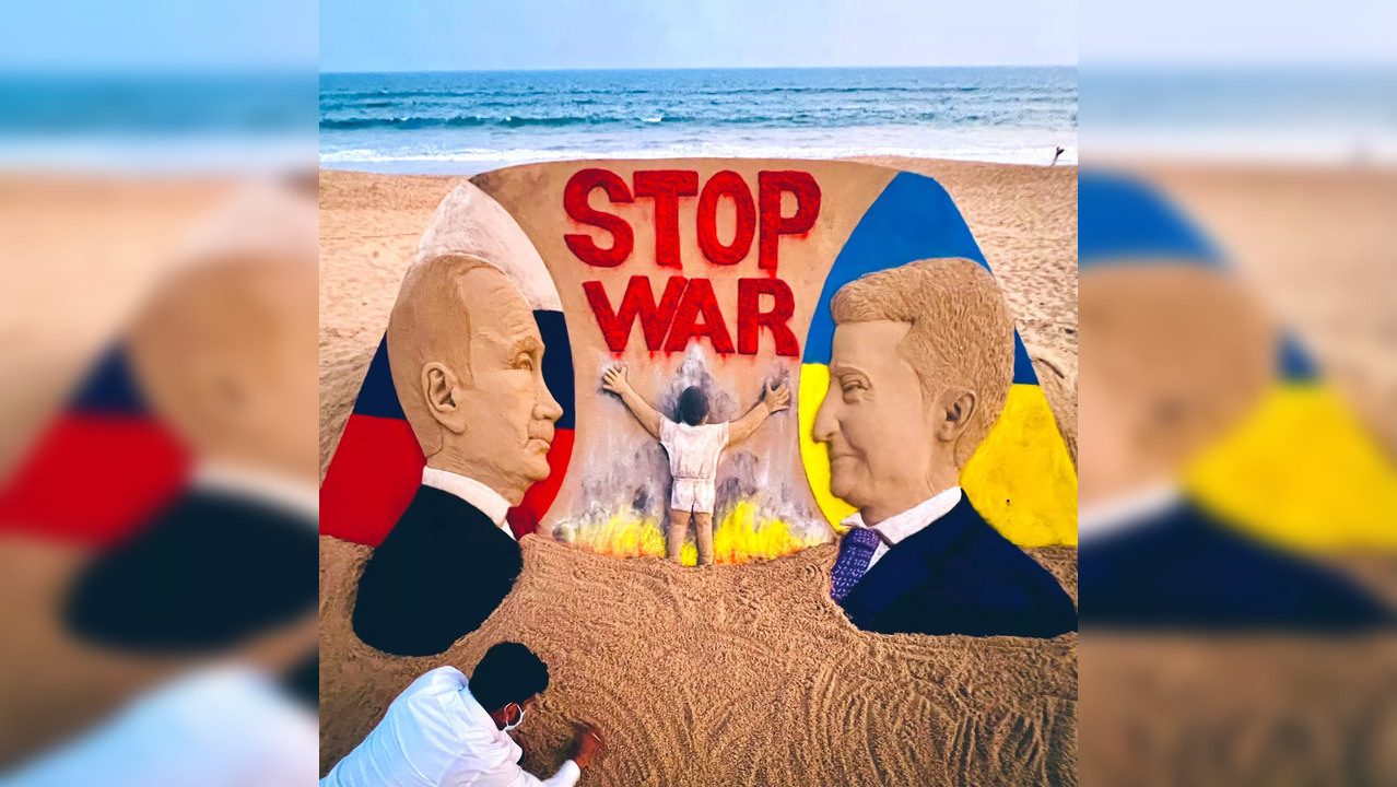 Sudarsan Pattnaik's beachside art is an appeal for peace.