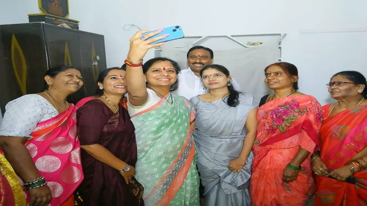 Kavitha meets Kalyana Lakshmi beneficiary