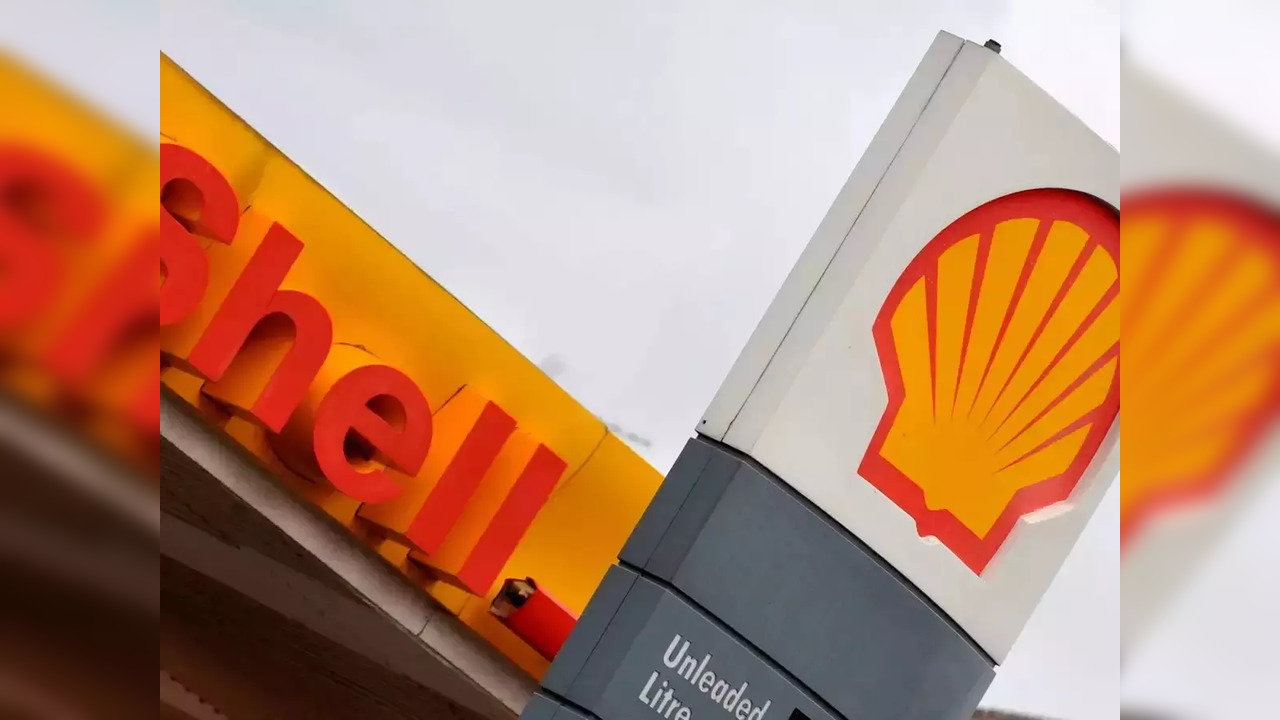 Shell says it will stop buying Russian oil, natural gas