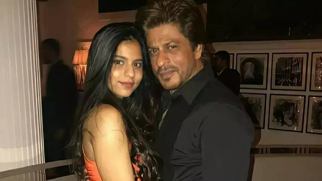 Shah Rukh Khan gets advice from Suhana Khan in new video