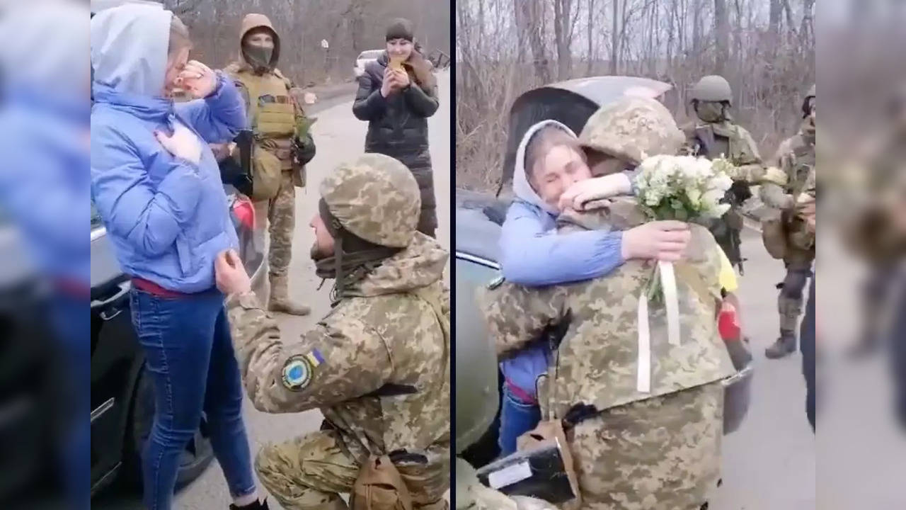 An Ukrainian soldier proposes to his lover. | Image: Twitter