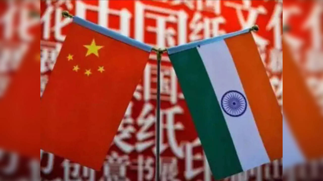 india-china flags