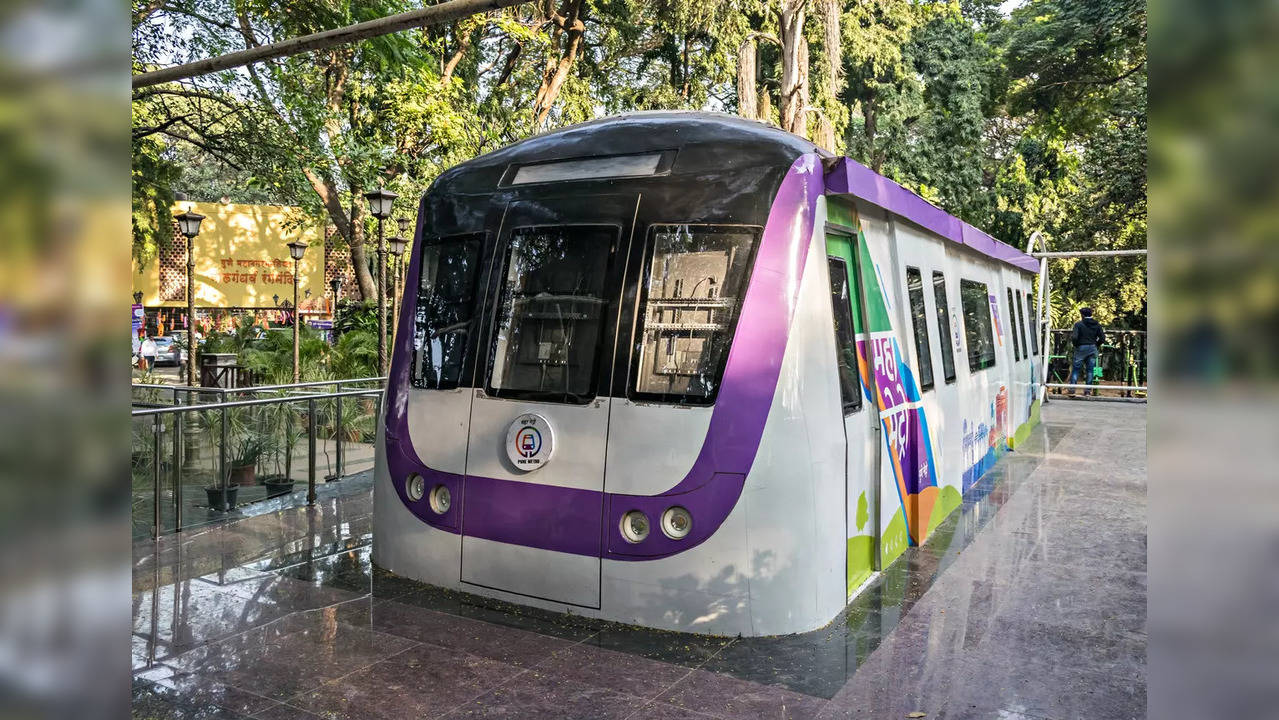 Pune metro attracts 2.5 lakh commuters, over Rs 35 lakh revenue within 9 days of launch