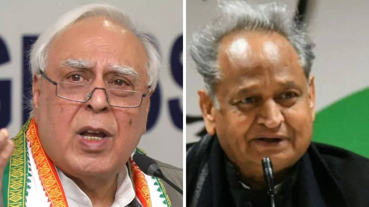 Ashok Gehlot hits out at Kapil Sibal for criticising Gandhis