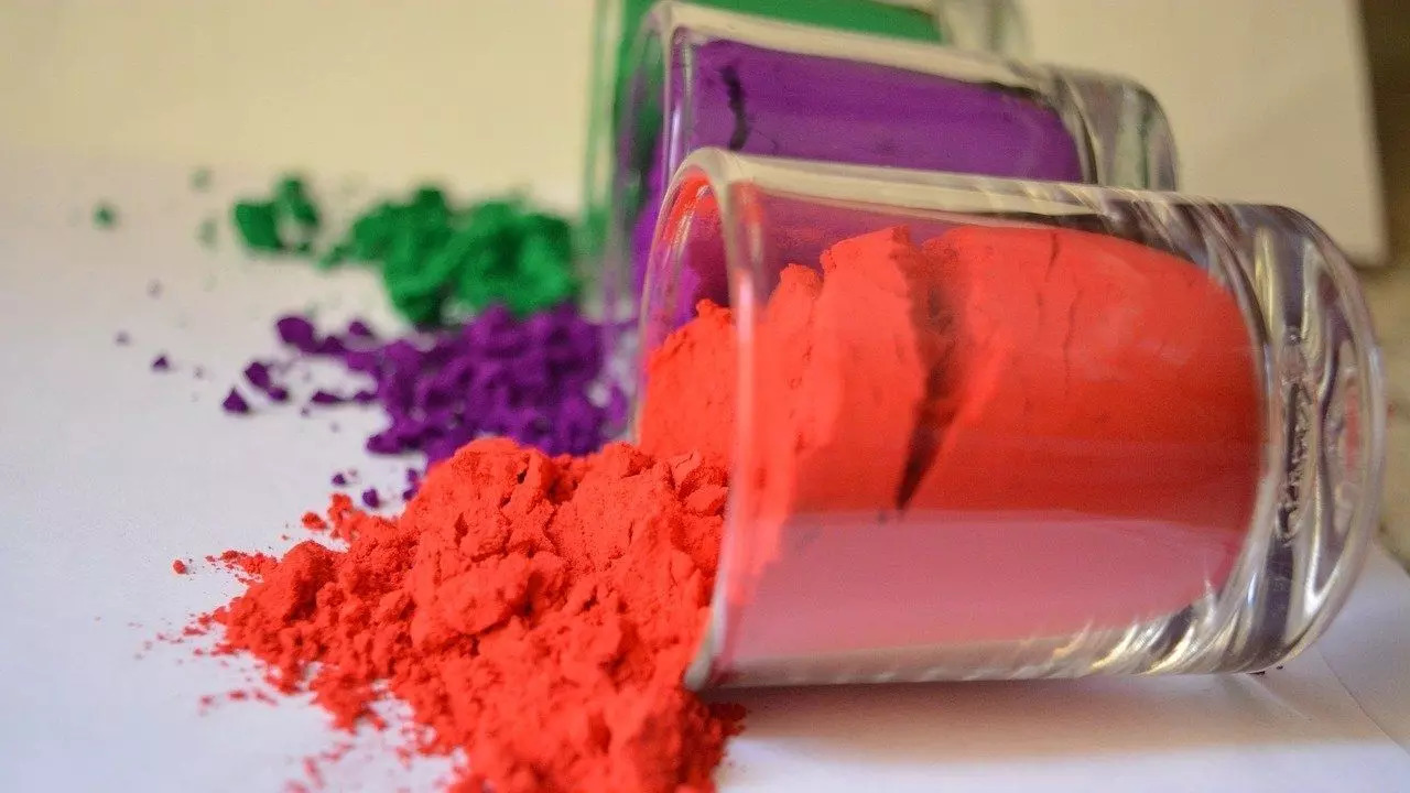 How to make Holi colours at home