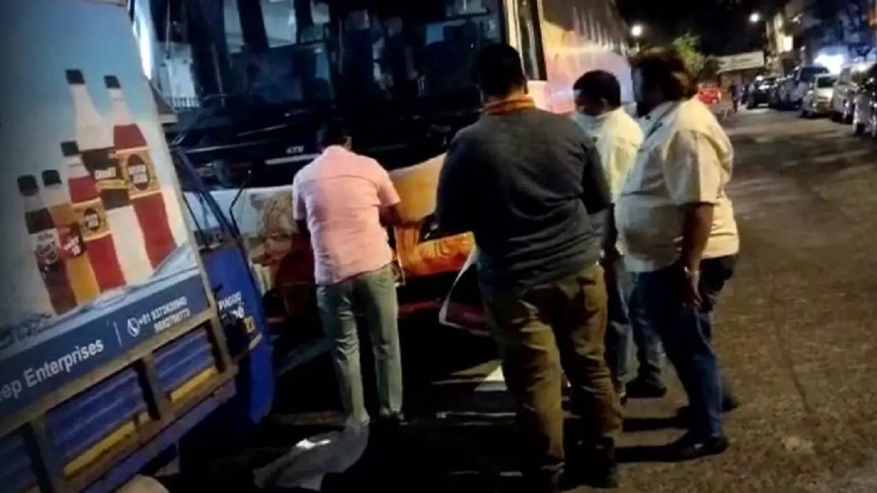 DELHI CAPITALS BUS ATTACKED IANS