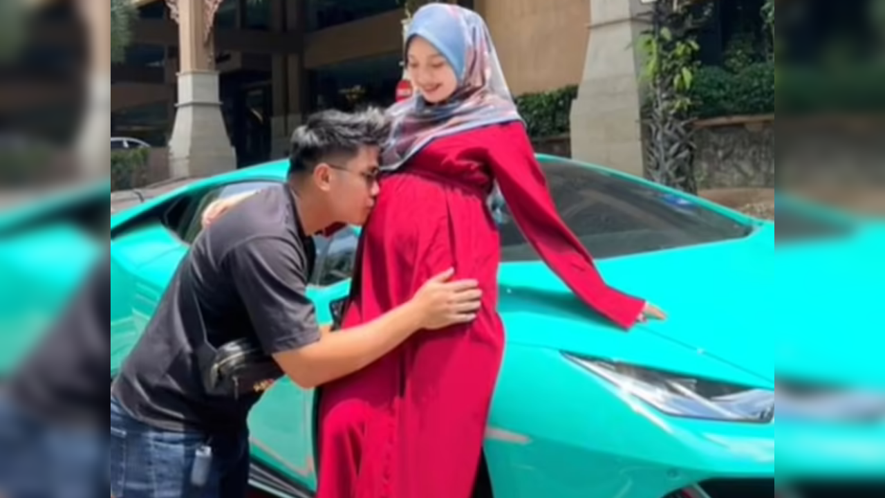 Pregnant woman gifts Lamborghini