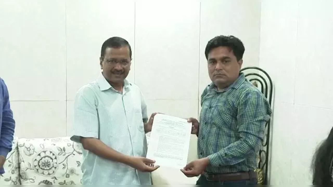 Delhi CM Arvind Kejriwal gives a letter of appointment to the brother of Intelligence Bureau staffer Ankit Sharma