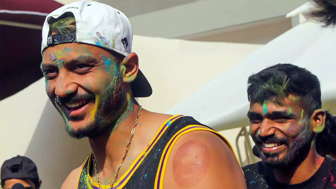 Axar Patel celebrating holi with his teammates