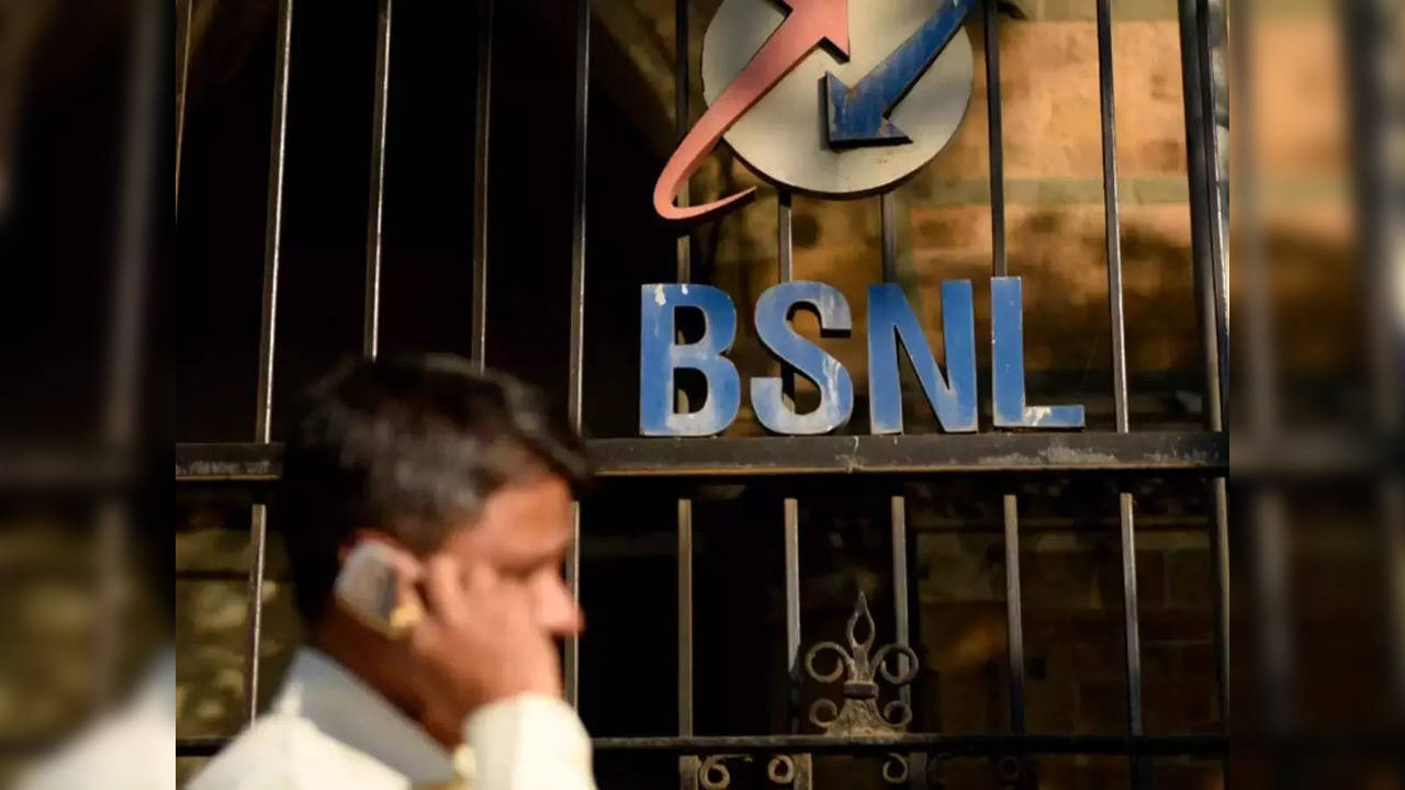 Govt plans to merge BBNL with BSNL this month: BSNL CMD