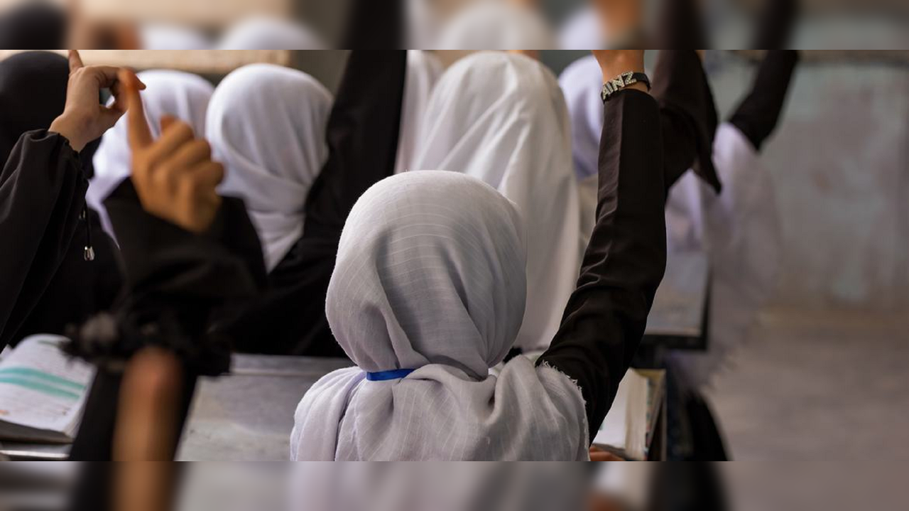 Taliban orders girls' high schools to remain closed