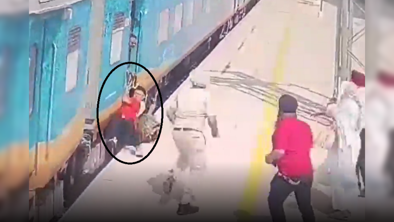 RPF constable saves man being dragged by train.