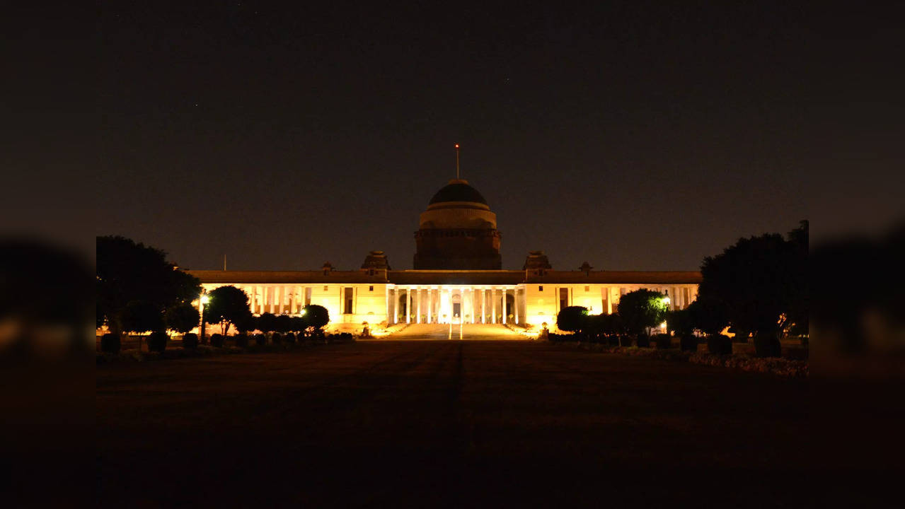 A view of Rashtrapati Bhavan during Earth Hour in 2014 | Image courtesy: President's Secretariat (GODL-India), GODL-India, via Wikimedia Commons