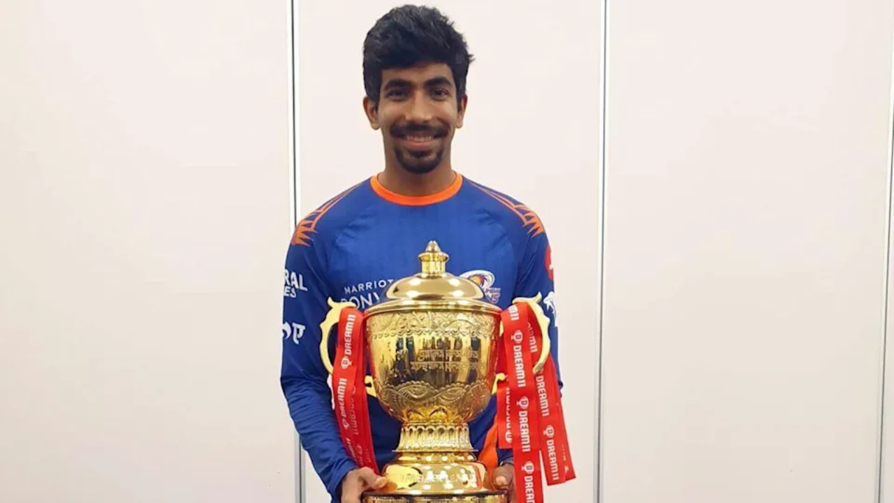 Bumrah IPL trophy Twitter (1)