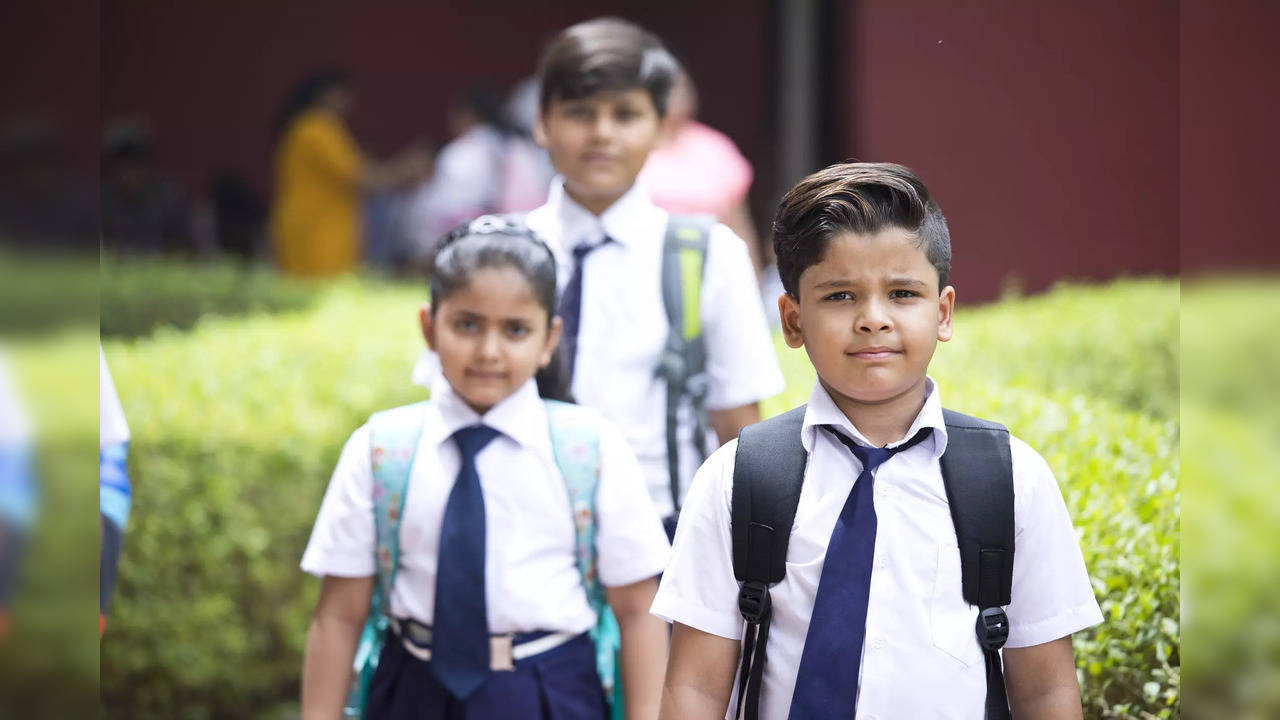 The education department changed the uniform of the students of government  schools in the middle session, the children will now have to wear light  blue and brown clothes | स्टूडेंट्स की यूनिफॉर्म