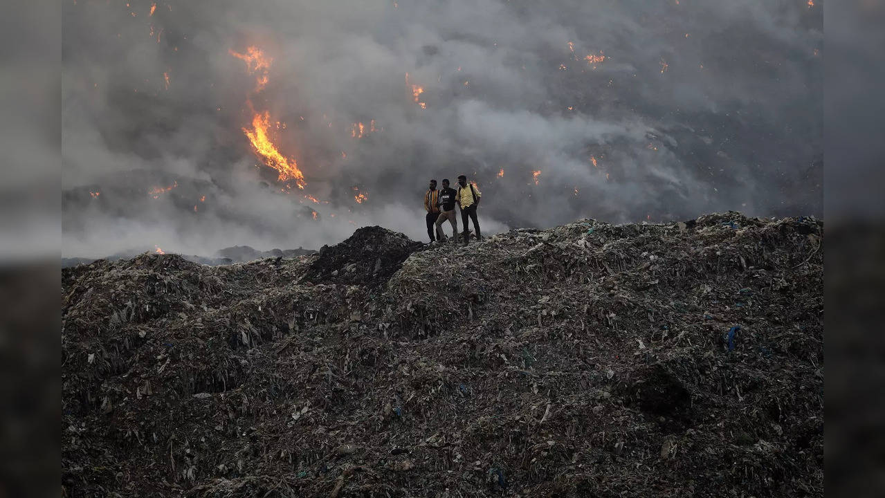 Fire at Ghazipur landfill site in New Delhi