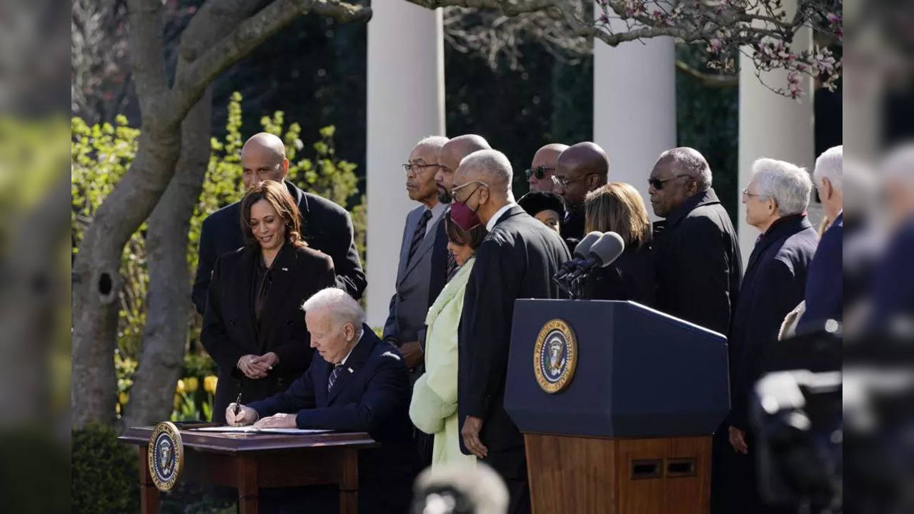 biden signs lynching bill AP.