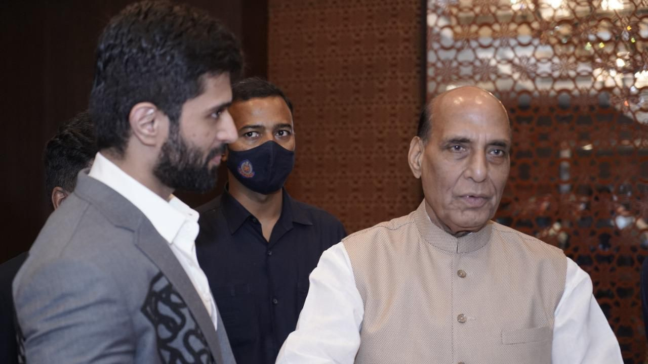 Vijay Deverakonda in conversation with Defence Minister Rajnath Singh