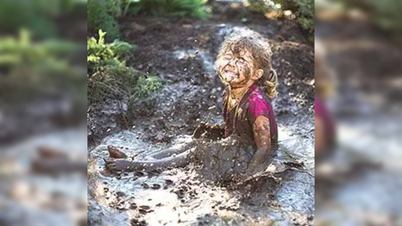 Children playing in mud Pinterest2