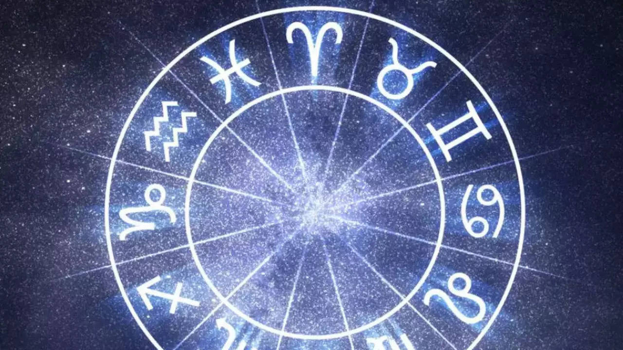 Monthly horoscope April 2022