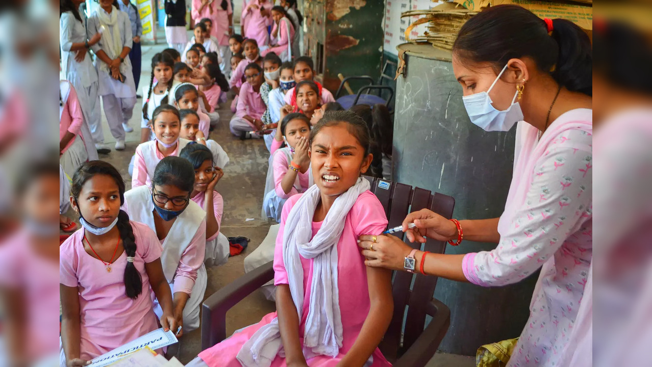 Gurugram: A healthcare worker administers a dose of the Covid-19 preventive vacc...