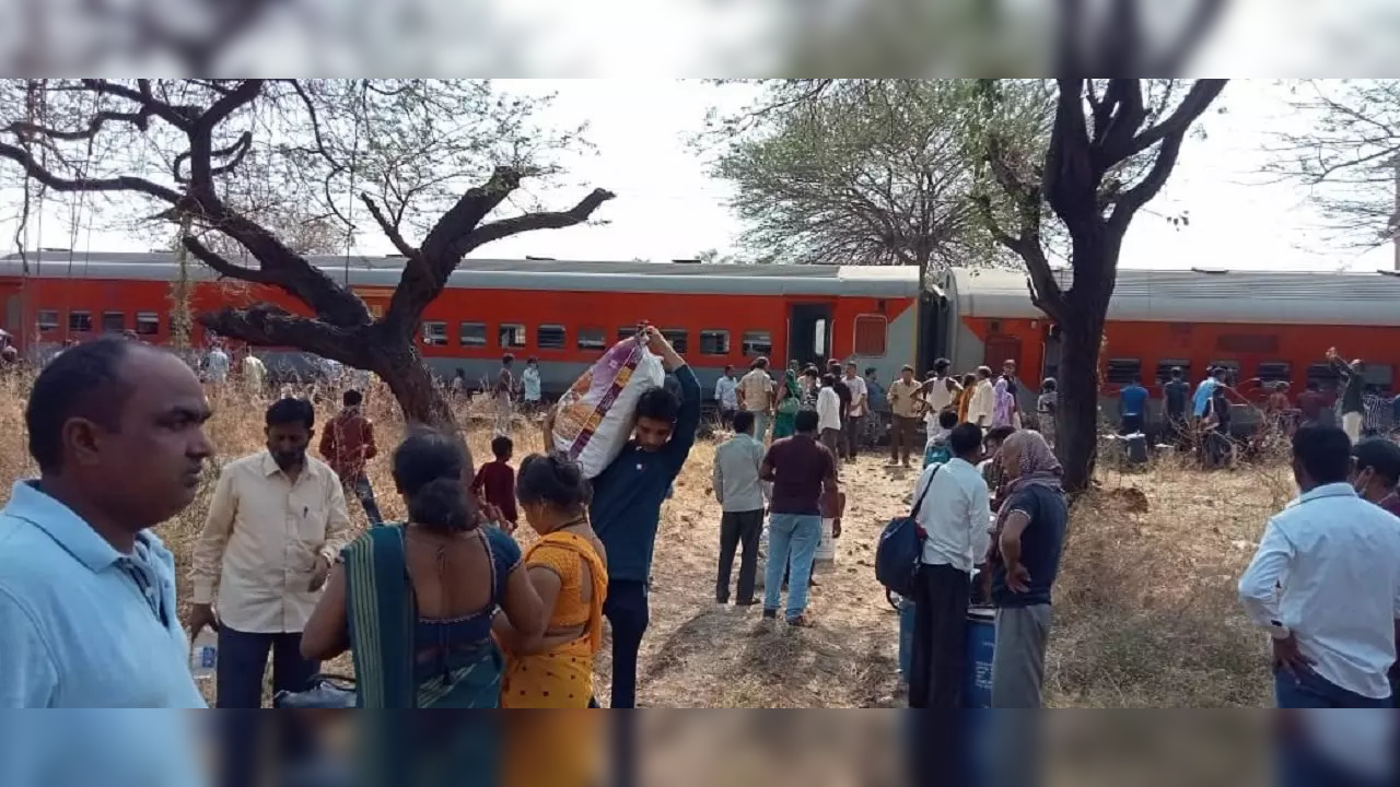 Few coaches of LTT-Jaynagar Express derailed near Nashik