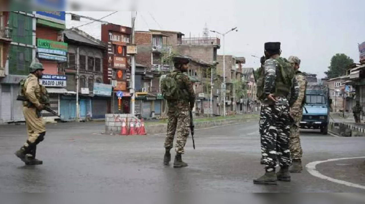 Kashmiri Hindu attacked in Shopian