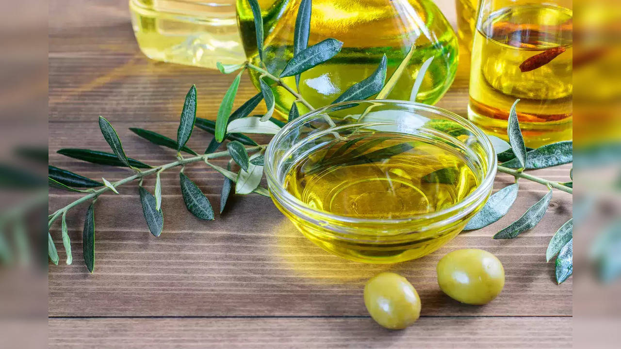 Olive oil contains Oleic acid and MUFA.