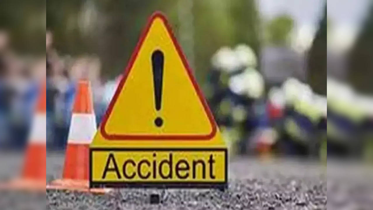 Uttar Pradesh: Three killed, 30 injured as bus overturns on Lucknow ...