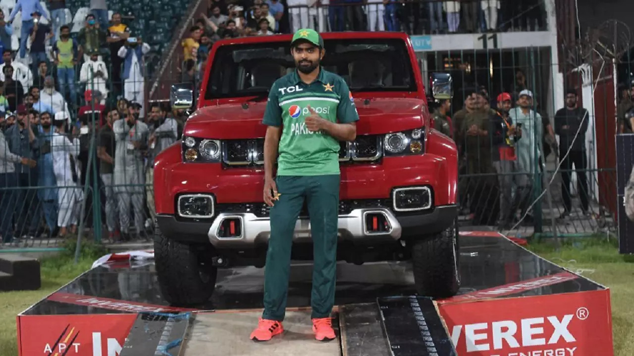 'Car ki key chupa ke rakhna’: Imam-ul-Haq gives cheeky warning to Babar ...
