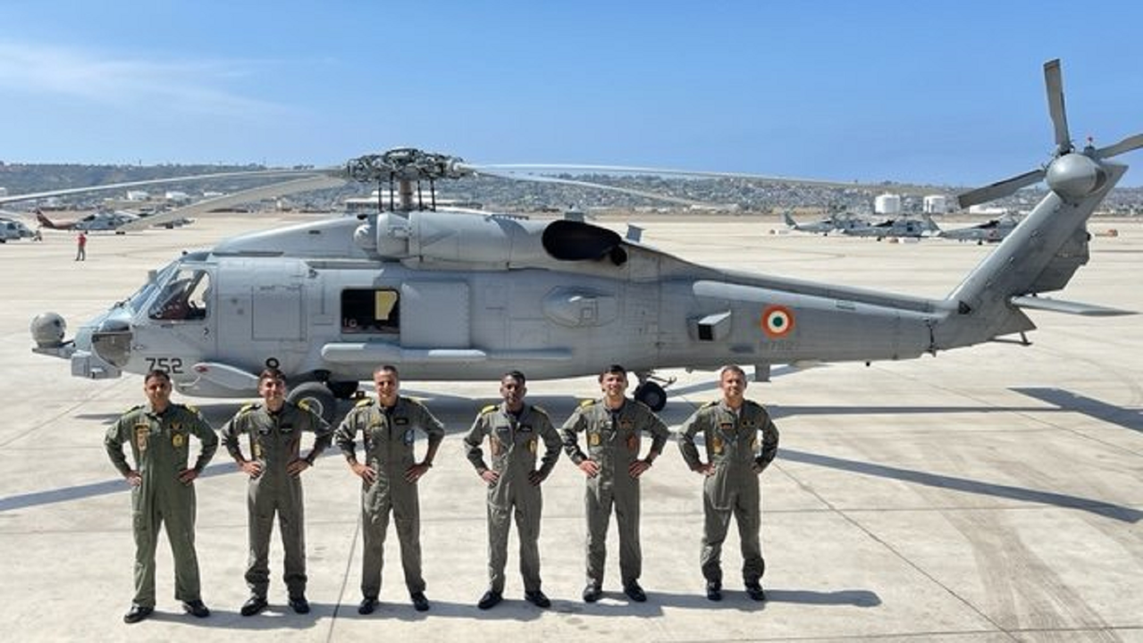 1st batch of aircrew of Indian Navy completes training for induction of MH-60 helicopters