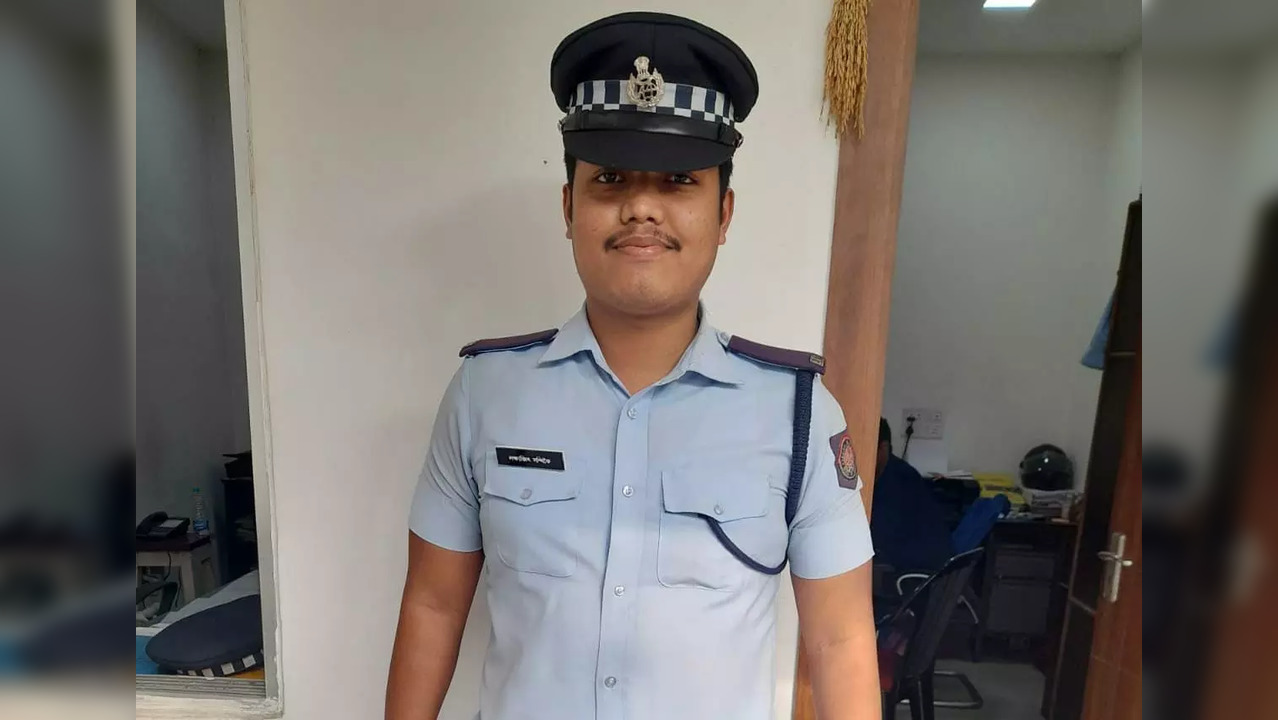 Guwahati traffic cop goes beyond call of duty amid heavy rains