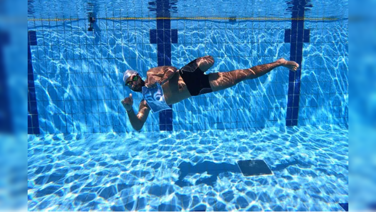 Man Sets Two Guinness World Records In Swimming After Losing Leg In ...