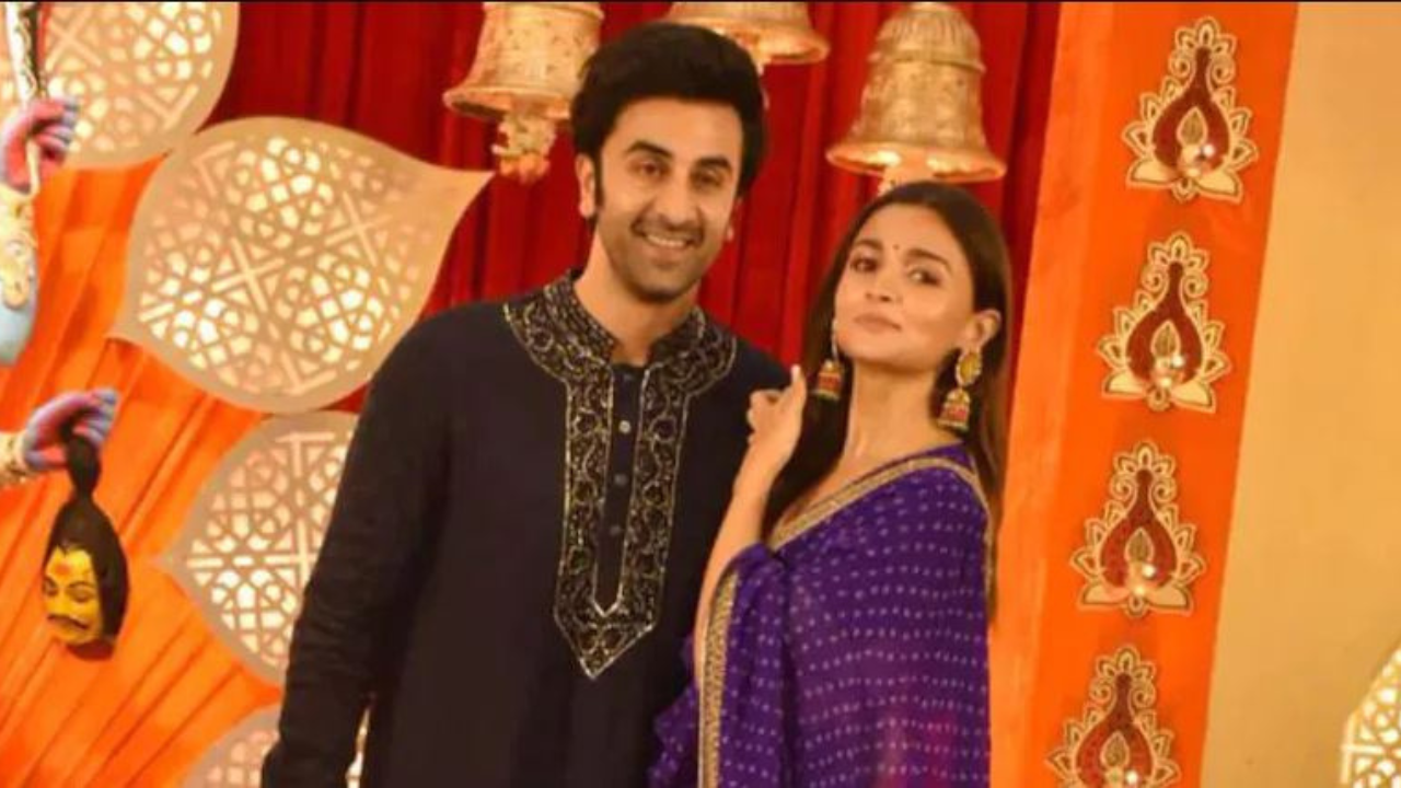 There are rumours that Ranbir Kapoor and Alia Bhatt have postponed their wedding date