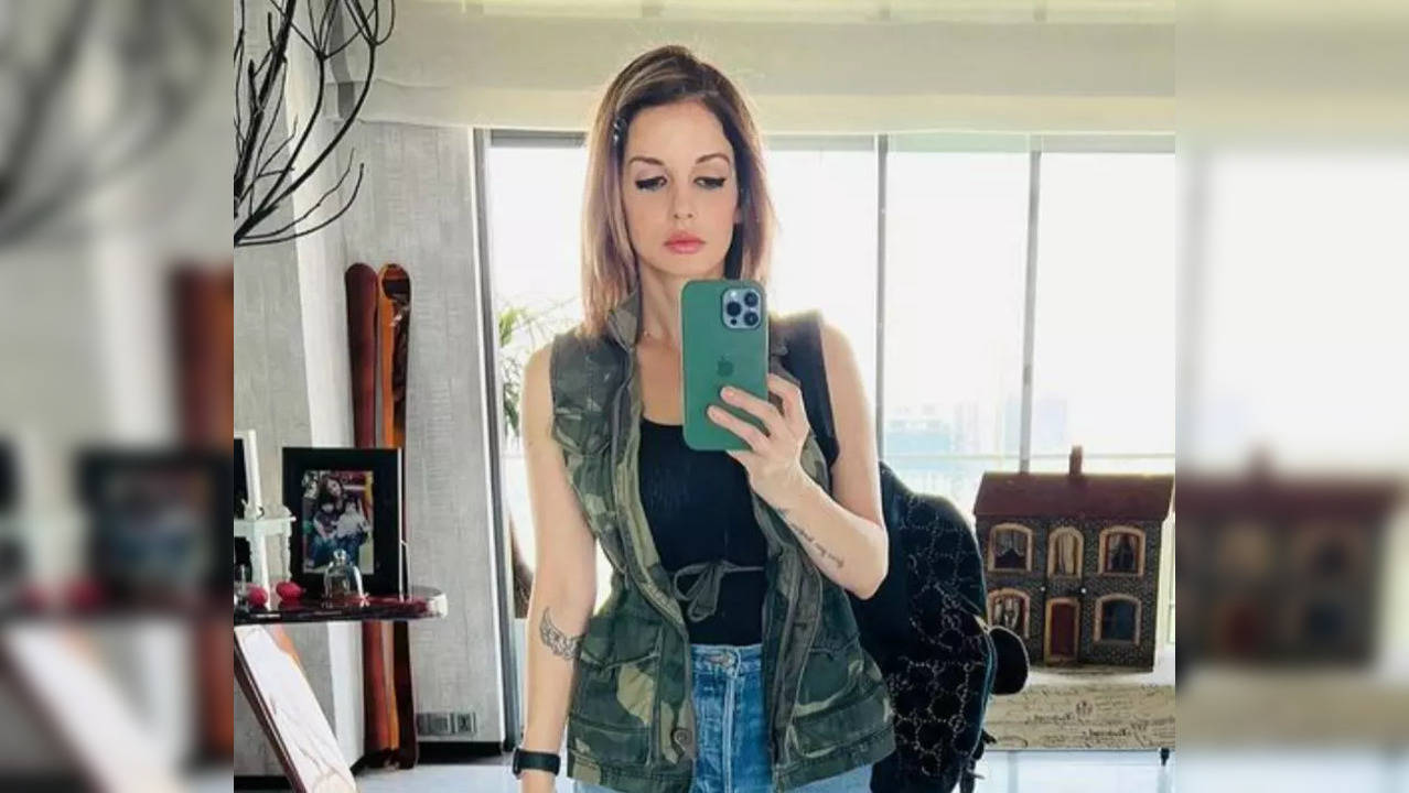 Sussanne Khan nails jump squats in an Instagram video; why the exercise is a must for your workout regime