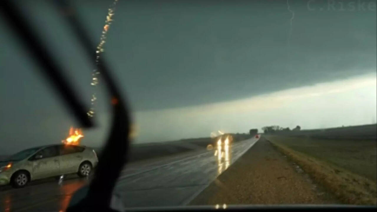 Watch Lightning strikes car during Iowa tornado in 'onceinalifetime