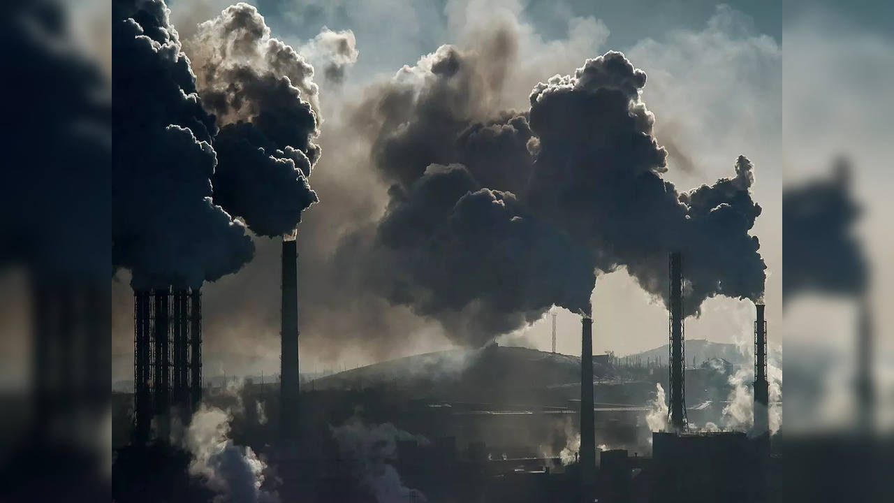 pollution chimney iStock-1141520118