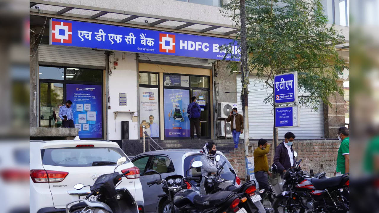Hdfc Bank To Raise Rs 50000 Crore Via Bonds Re Appoints Renu Karnad As Director 3069