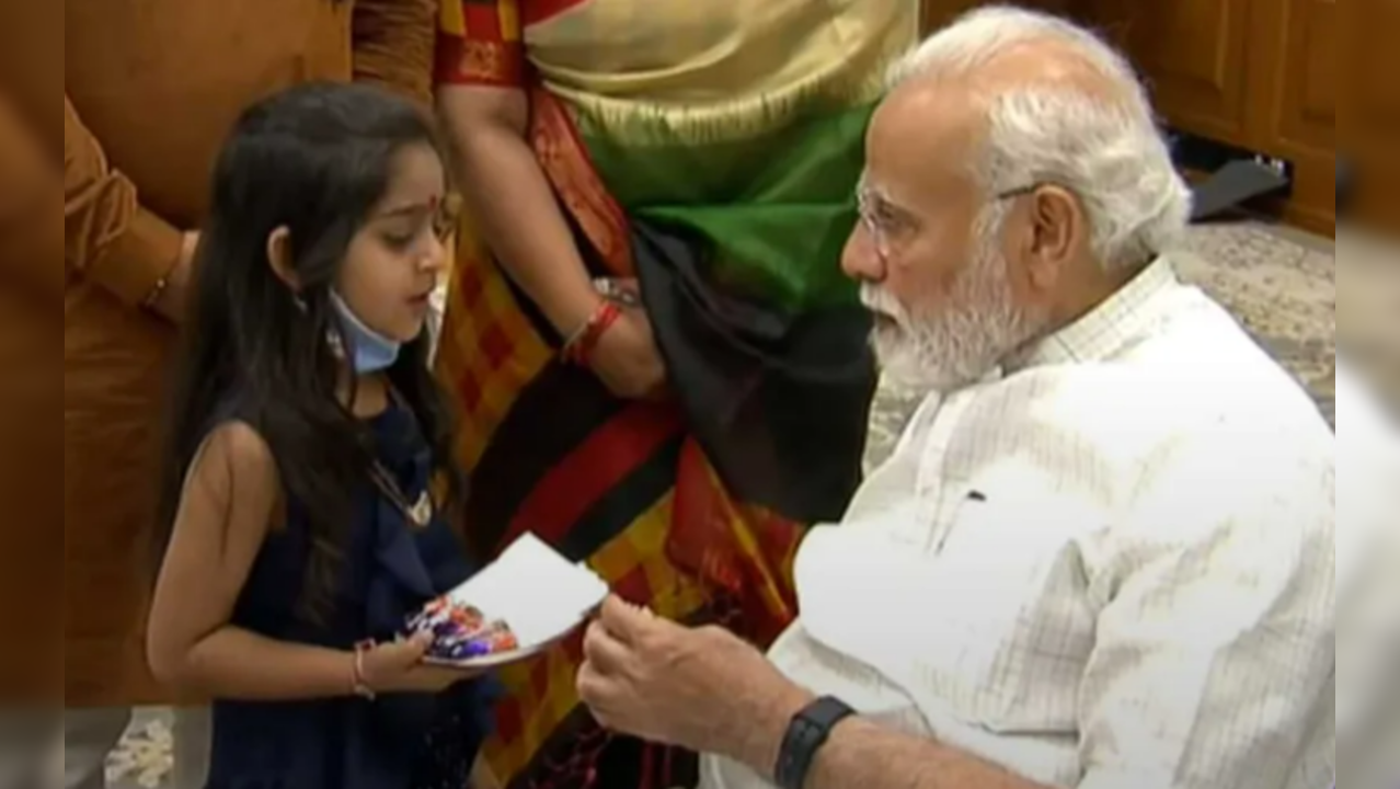 Little girl recites Aigiri Nandini Stotram to PM Modi