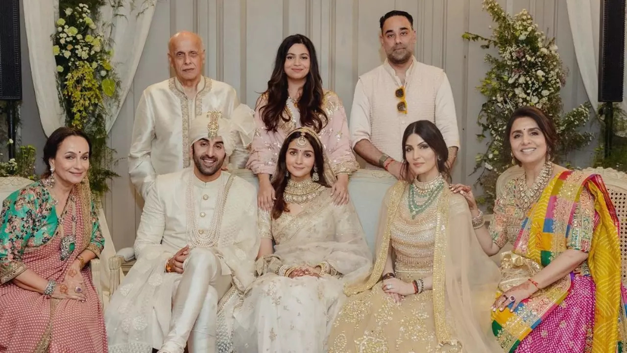 Alia Bhatt and Ranbir Kapoor with their families