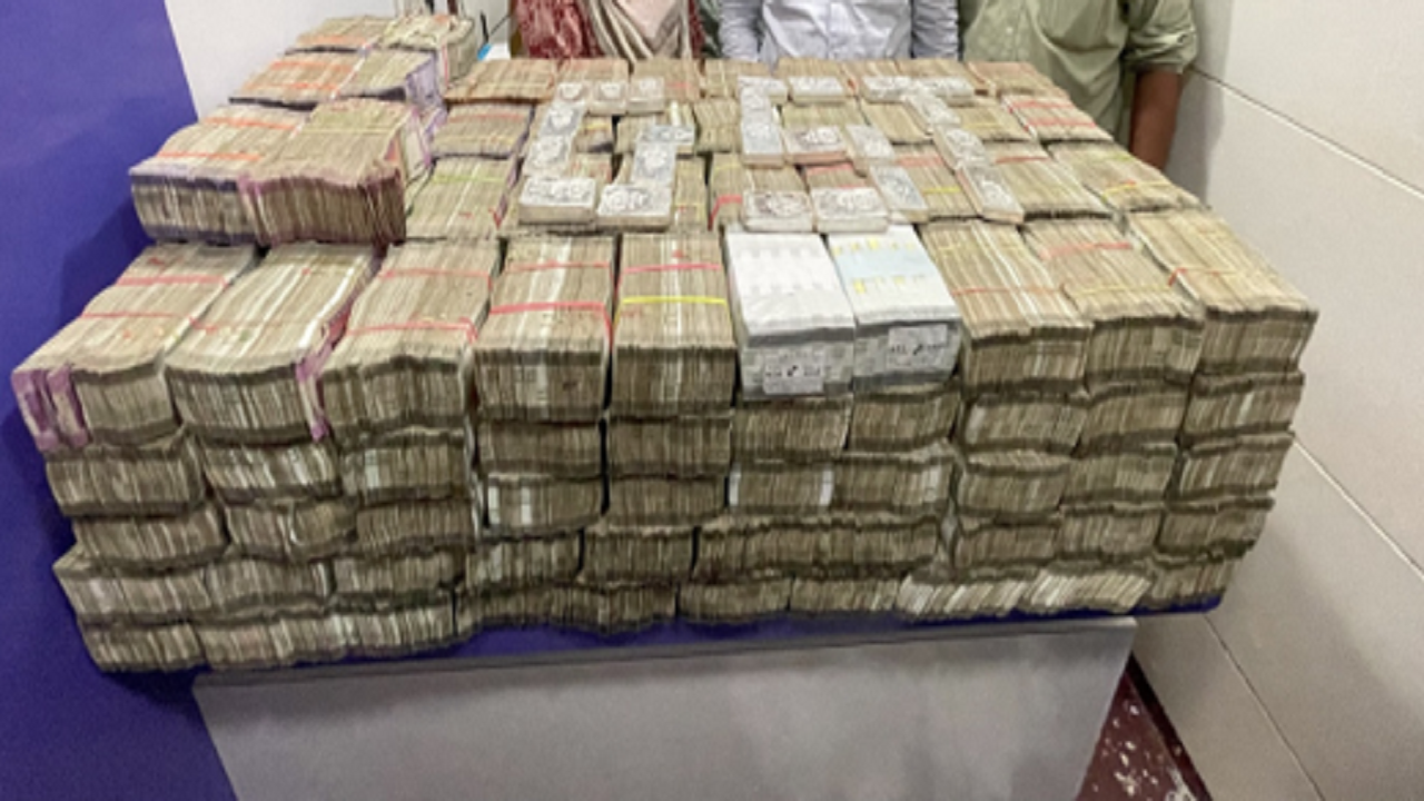 Mumbai: Silver bricks, cash worth Rs 9.78 crore recovered by IT sleuths ...