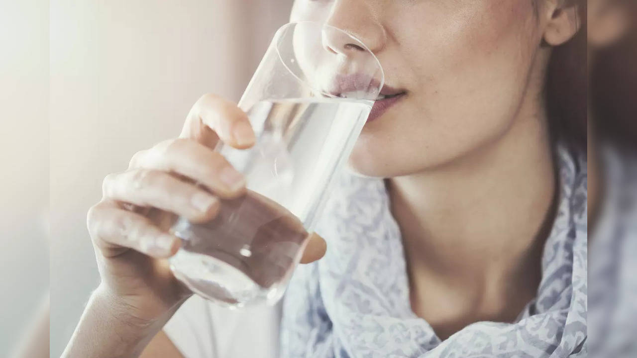 According to holistic healthcare experts, starting the day by drinking a glass of warm water can aid digestion and improve skin quality.