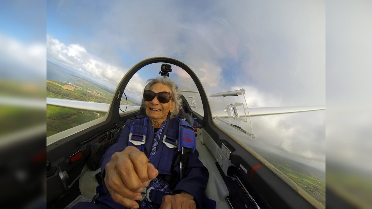 99-year-old World War II veteran takes to the skies