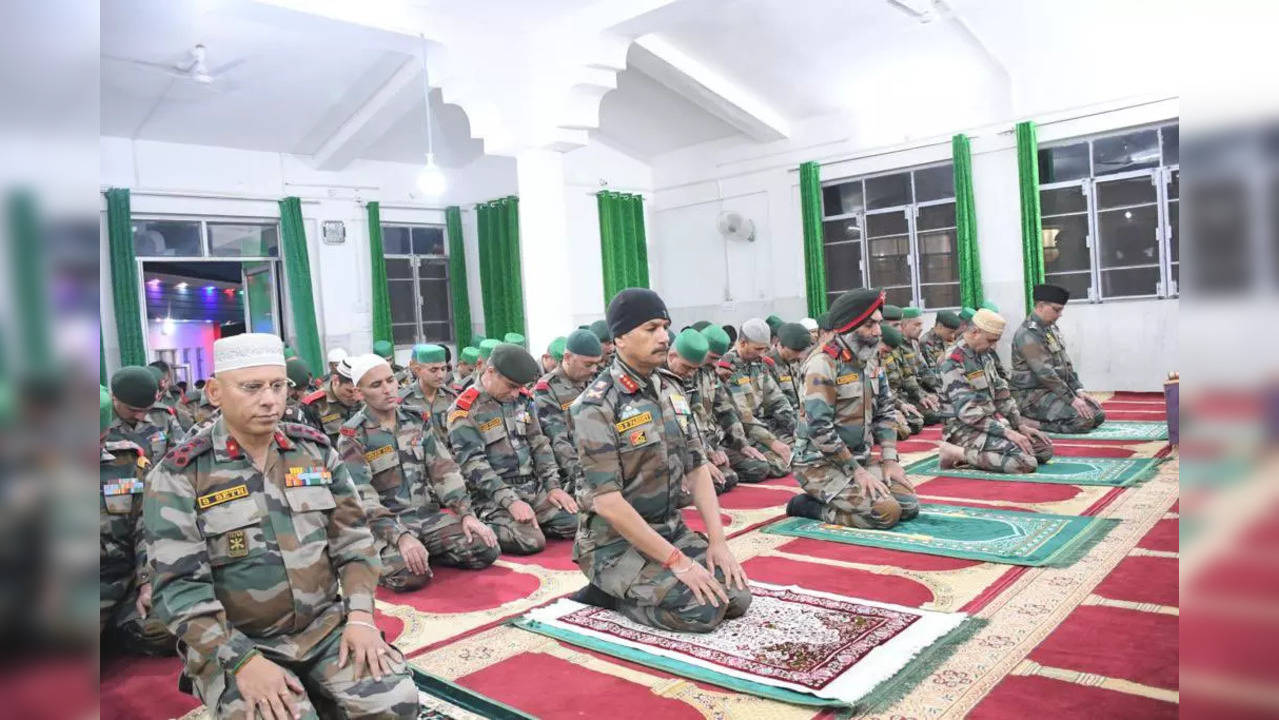 Army officers offer Namaz in Kashmir, pic wins hearts​