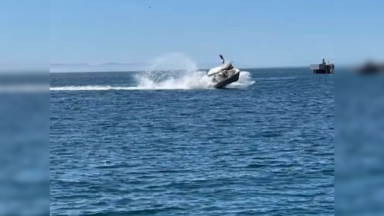 Boat crashes into humpback whale