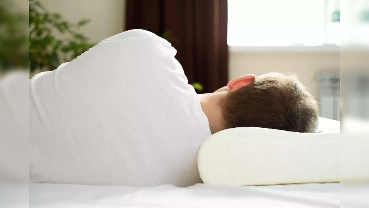 Sleeping on the side, back or stomach? Know the pros and cons of each ...