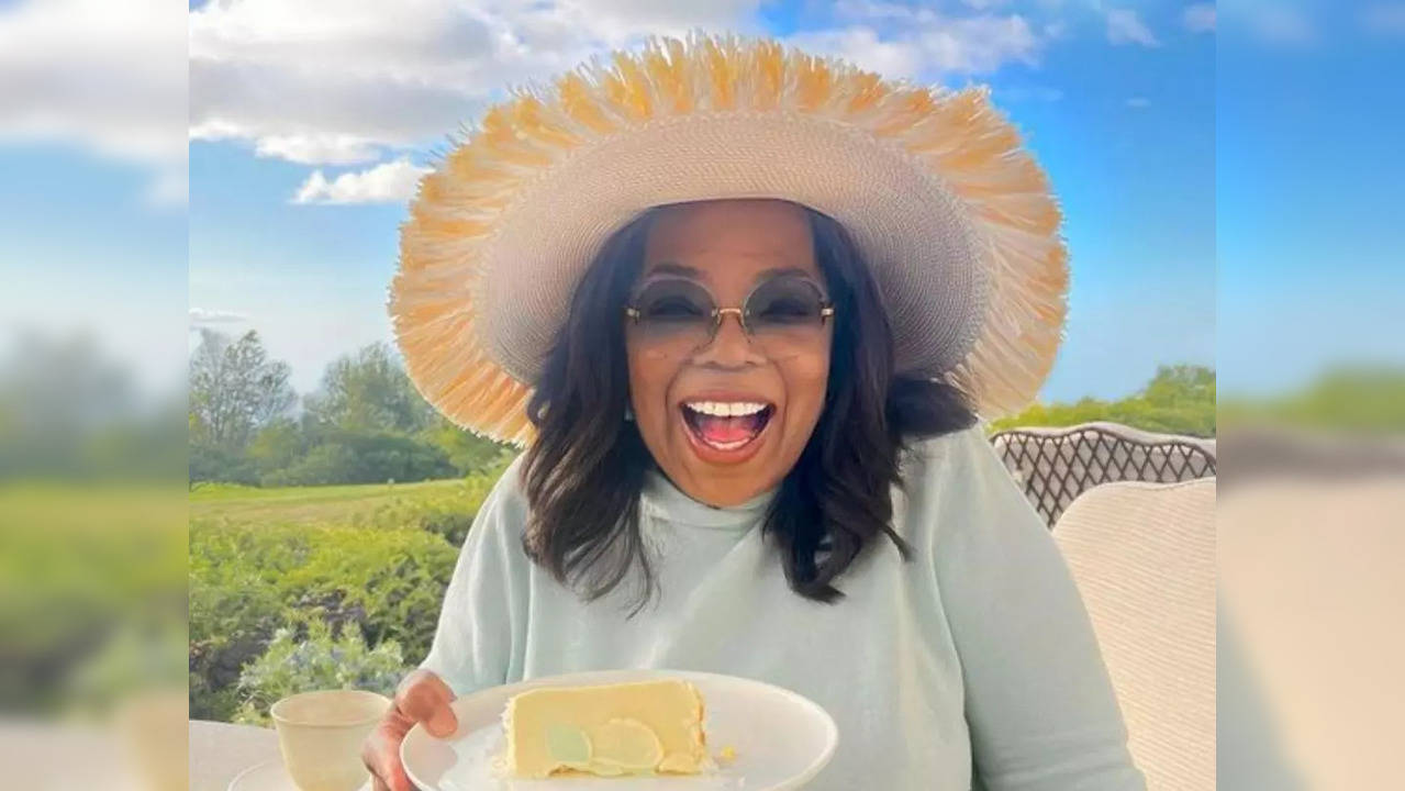 Citing the health scare, Oprah Winfrey explained that the left side of her chin felt tender and it was prominently swollen with pain while swallowing – like goitre out of nowhere. (Photo credit: Oprah Winfrey/Instagram)