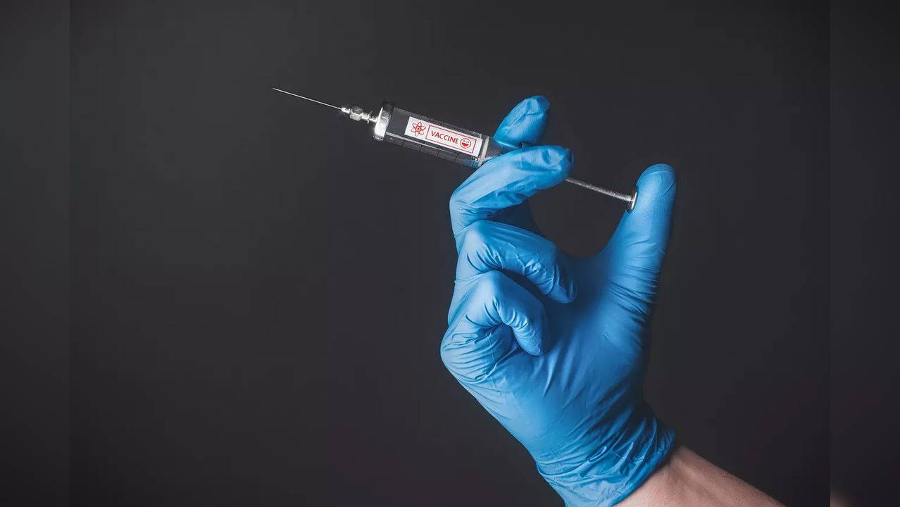 vaccine syringe and needle