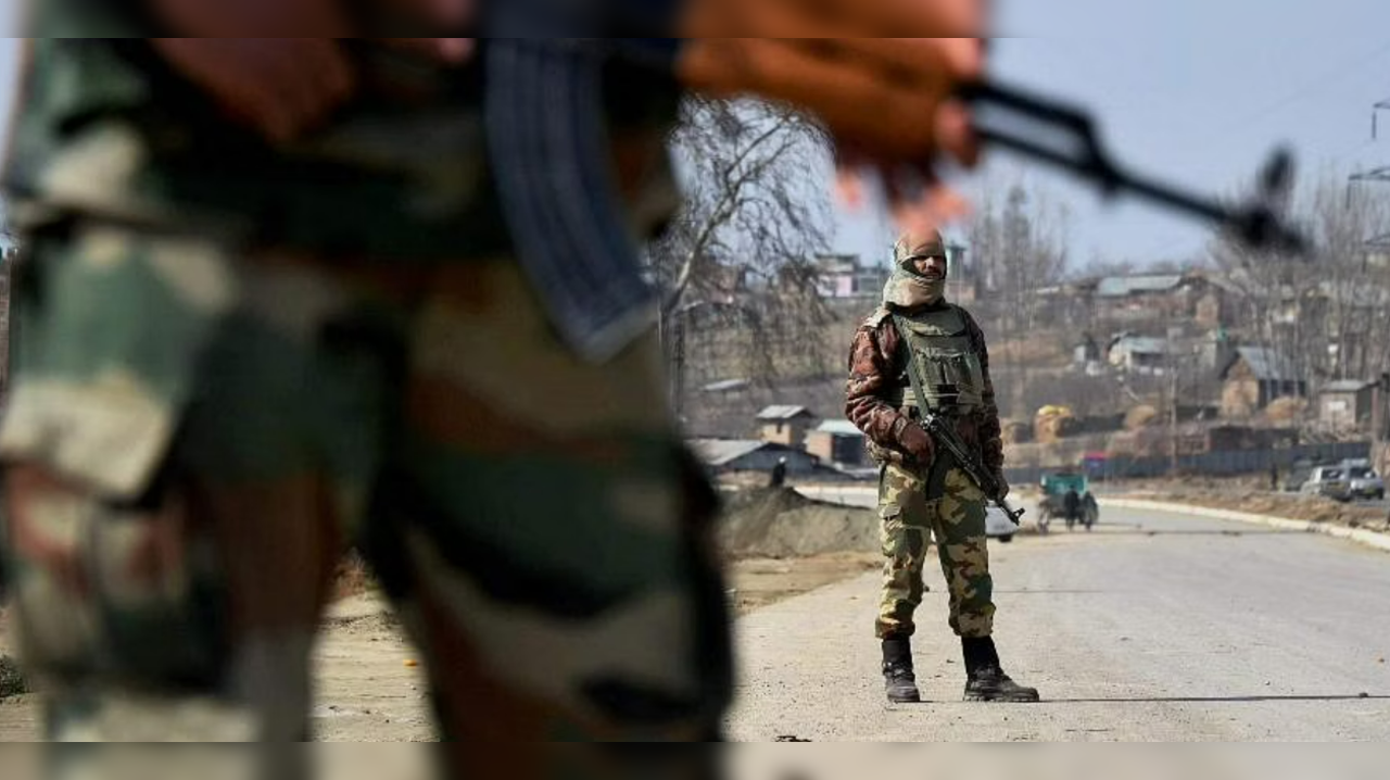 Terrorist associate held in Kulgam